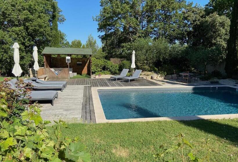 بنسيون Pierres Blanches