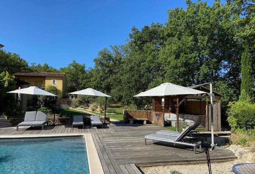 بنسيون Pierres Blanches