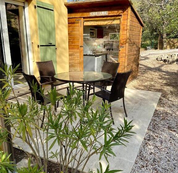 بنسيون Pierres Blanches