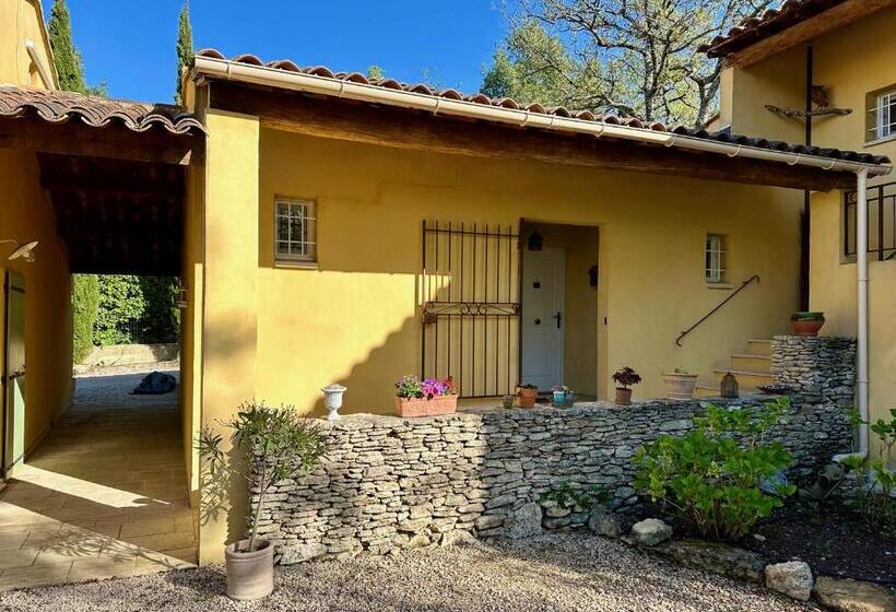 بنسيون Pierres Blanches