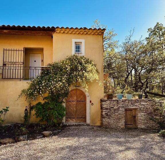 بنسيون Pierres Blanches