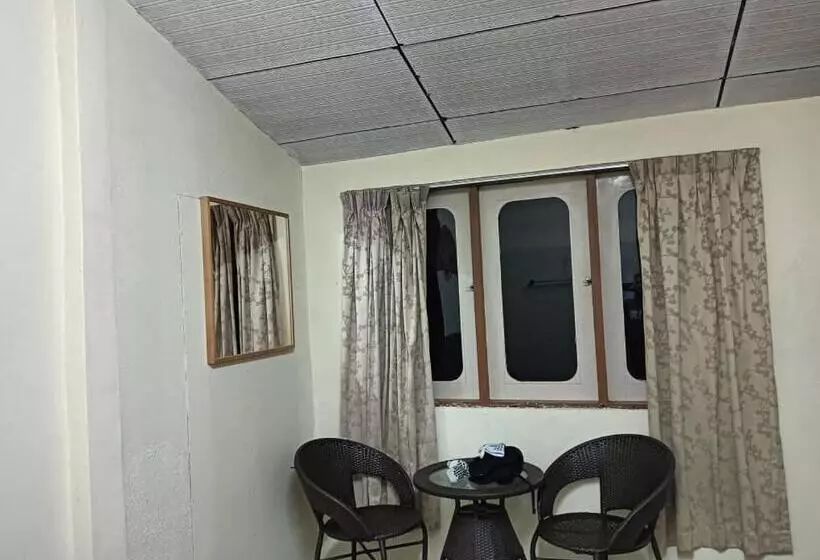 ペンション Sri Juliana Chalet