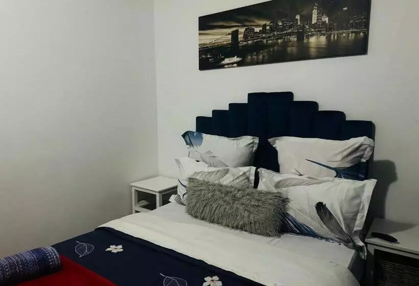 تختخواب و صبحانه Affordable Guest House In Mwobray