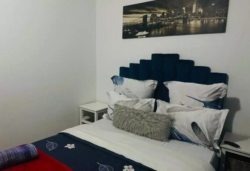 تختخواب و صبحانه Affordable Guest House In Mwobray