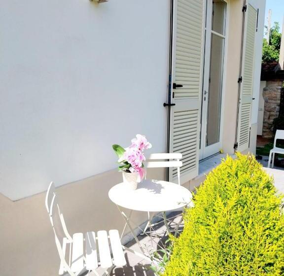 مبيت وإفطار Bee Home