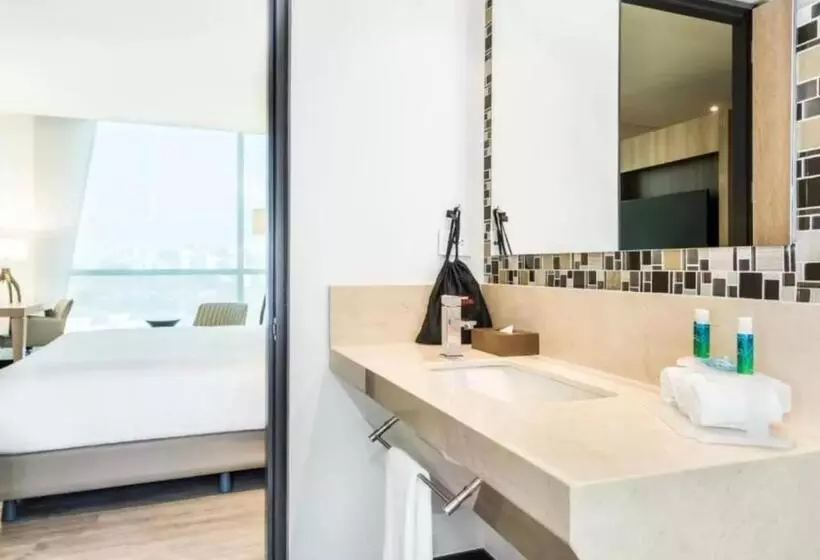Hotelli Inn Express Barranquilla   Standard Twin   Colombia