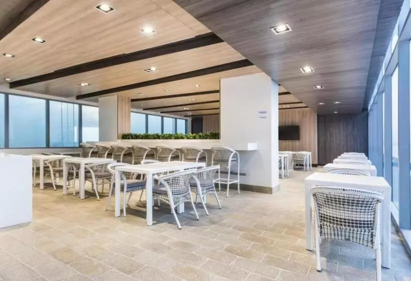 Hotelli Inn Express Barranquilla   Standard Twin   Colombia