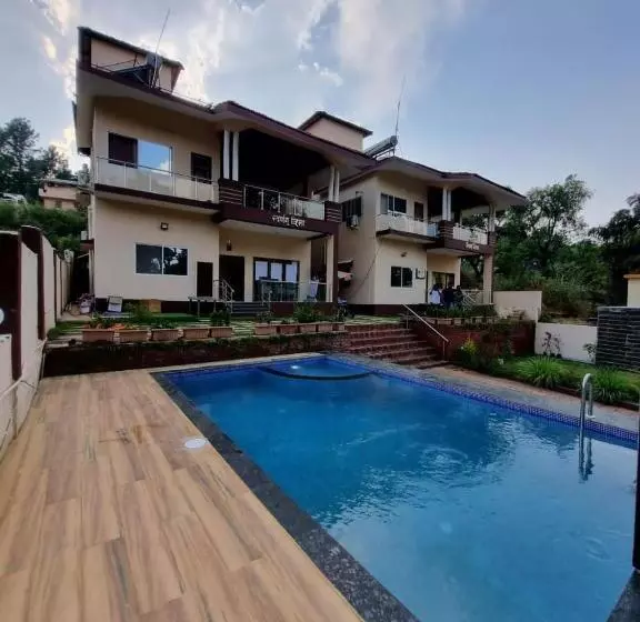 ホテル Swarnam Villa