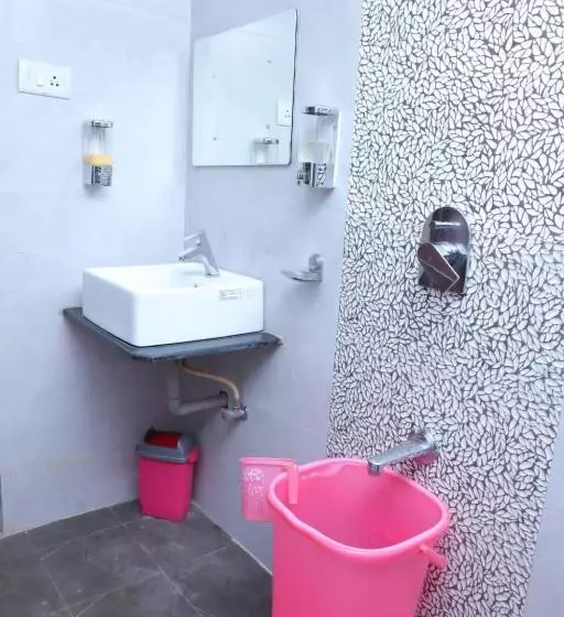 ホテル Swarnam Villa