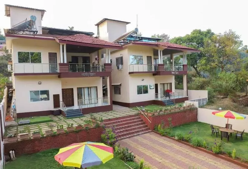ホテル Swarnam Villa