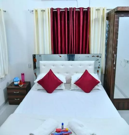 ホテル Swarnam Villa