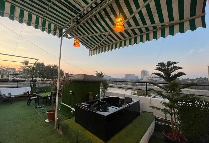 پانسیون Jacuzzi House With Private Terrace Ambiance