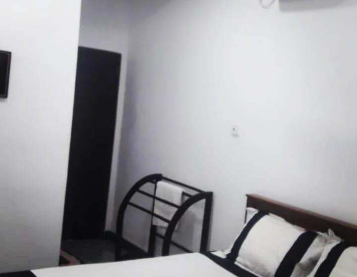 ベッドアンドブレックファースト Anusha Holiday Inn