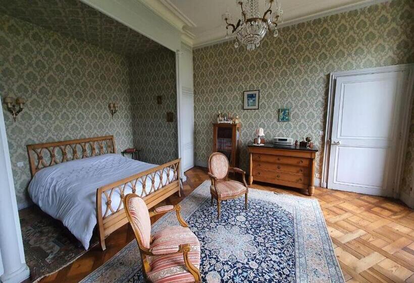 تختخواب و صبحانه Au Pied De La Cathédrale