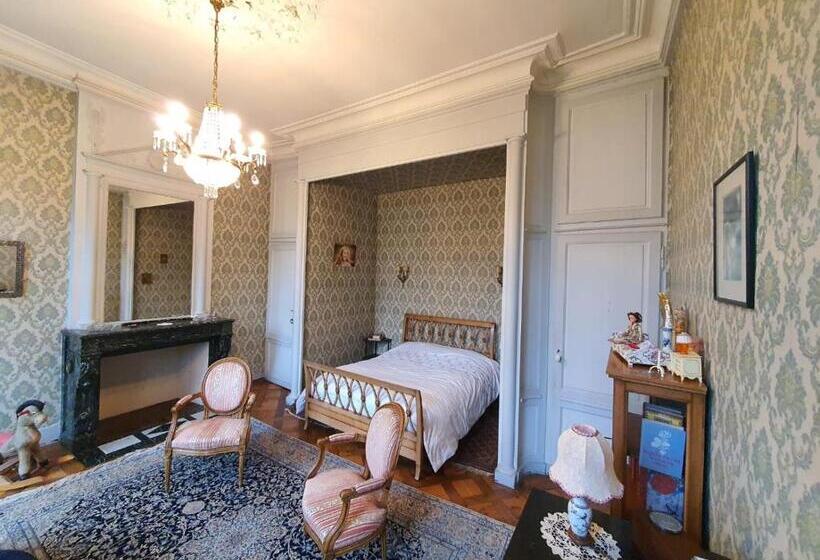 تختخواب و صبحانه Au Pied De La Cathédrale