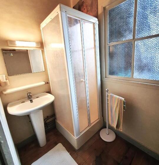 تختخواب و صبحانه Au Pied De La Cathédrale