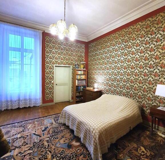 تختخواب و صبحانه Au Pied De La Cathédrale