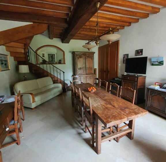 تختخواب و صبحانه Au Pied De La Cathédrale