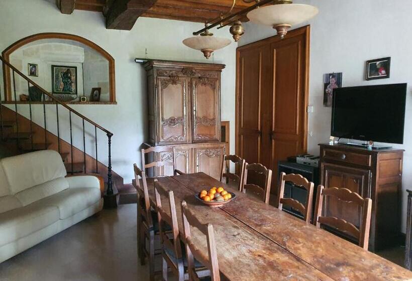 تختخواب و صبحانه Au Pied De La Cathédrale