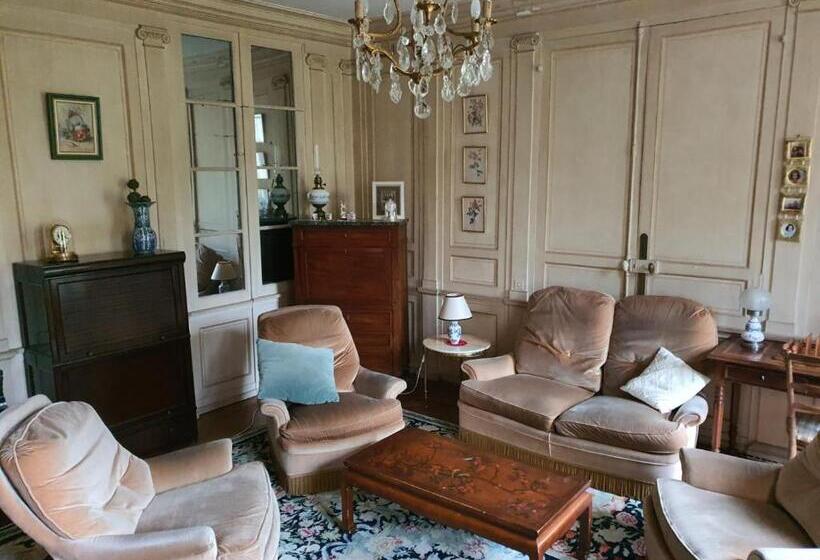 تختخواب و صبحانه Au Pied De La Cathédrale