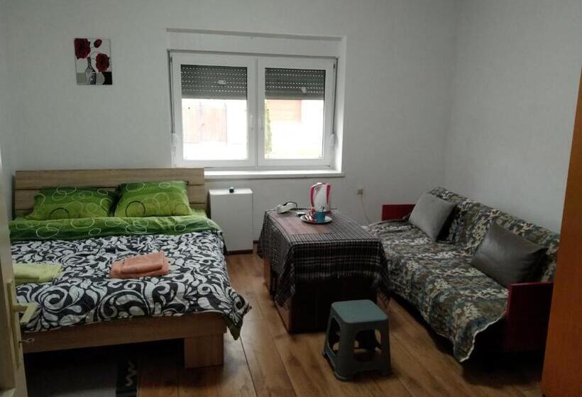 تختخواب و صبحانه Cozy Hotel With Breakfast