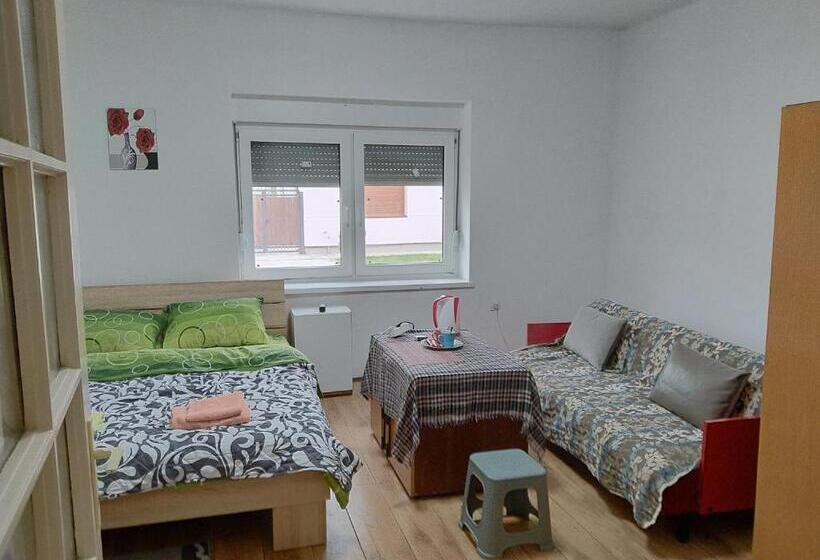 تختخواب و صبحانه Cozy Hotel With Breakfast