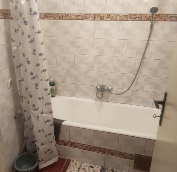 تختخواب و صبحانه Cozy Hotel With Breakfast