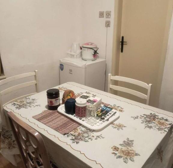 تختخواب و صبحانه Cozy Hotel With Breakfast