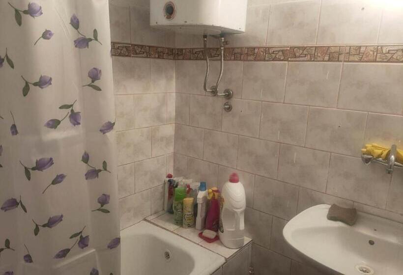 تختخواب و صبحانه Cozy Hotel With Breakfast