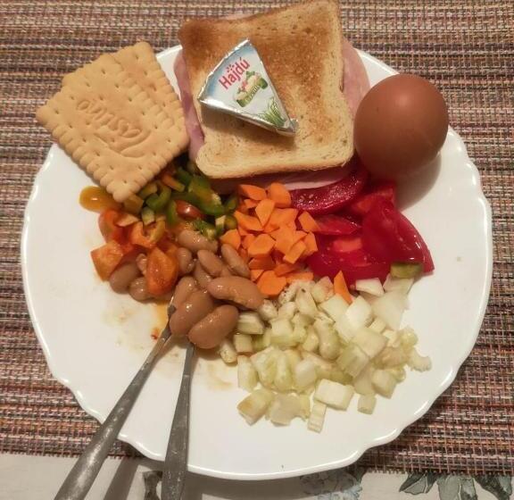 تختخواب و صبحانه Cozy Hotel With Breakfast