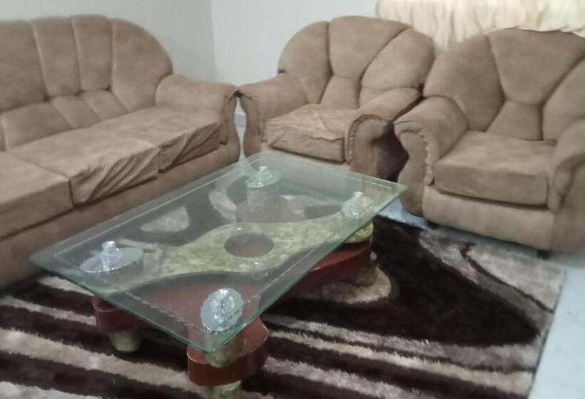 تختخواب و صبحانه Favoured Evamax