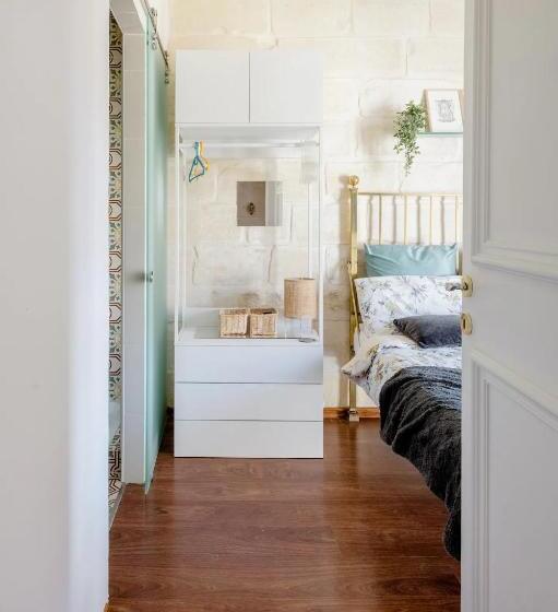 تختخواب و صبحانه Gallo House