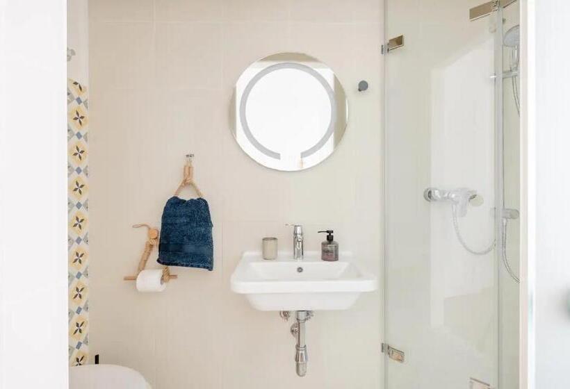 تختخواب و صبحانه Gallo House