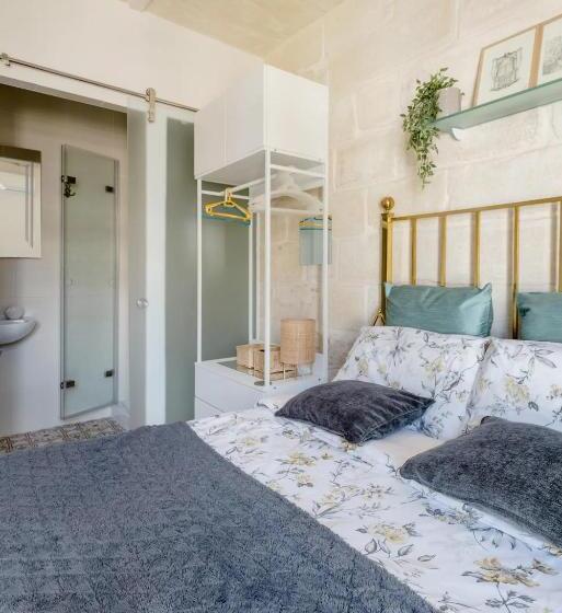 تختخواب و صبحانه Gallo House