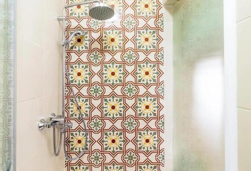 تختخواب و صبحانه Gallo House