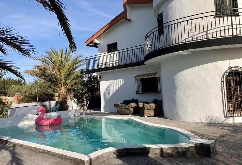 مبيت وإفطار Villa Torre Macastre, Valencia