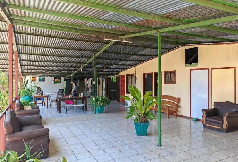 Hostel Y Cabinas Yilmer
