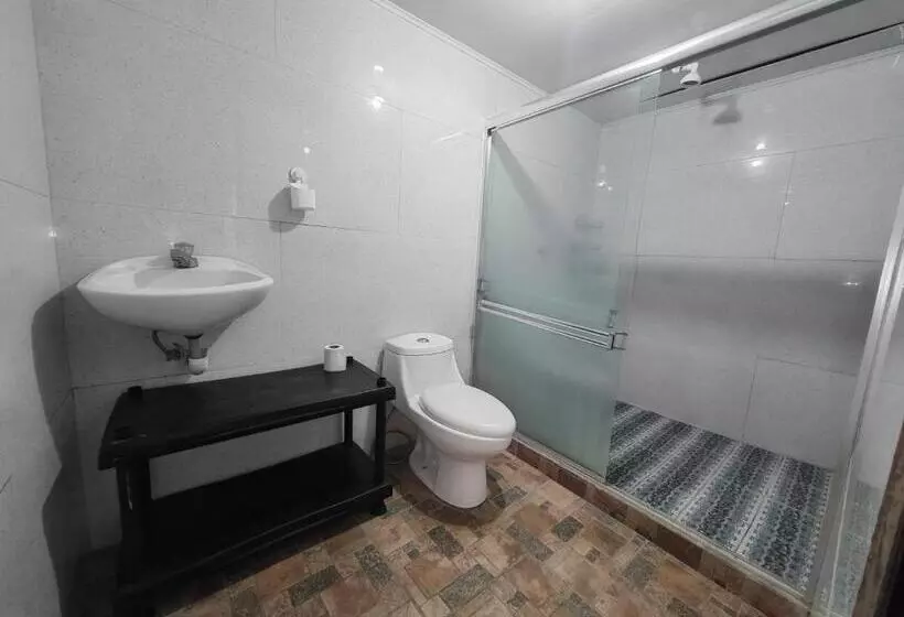 Hostel Y Cabinas Yilmer