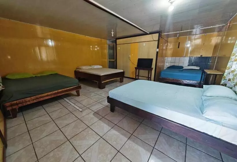 Hostel Y Cabinas Yilmer