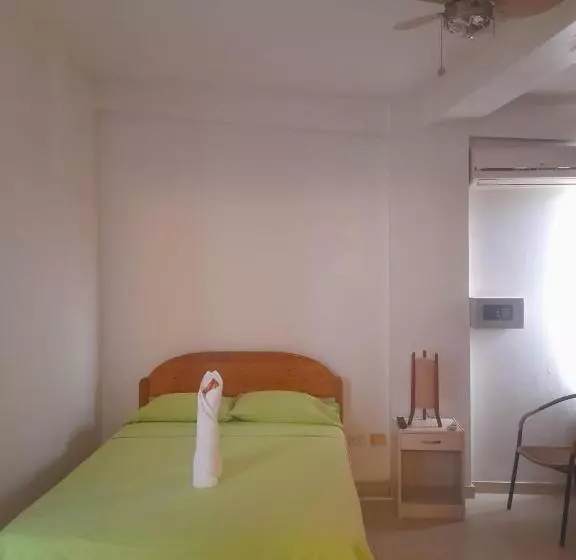 Hotel Doral Inn