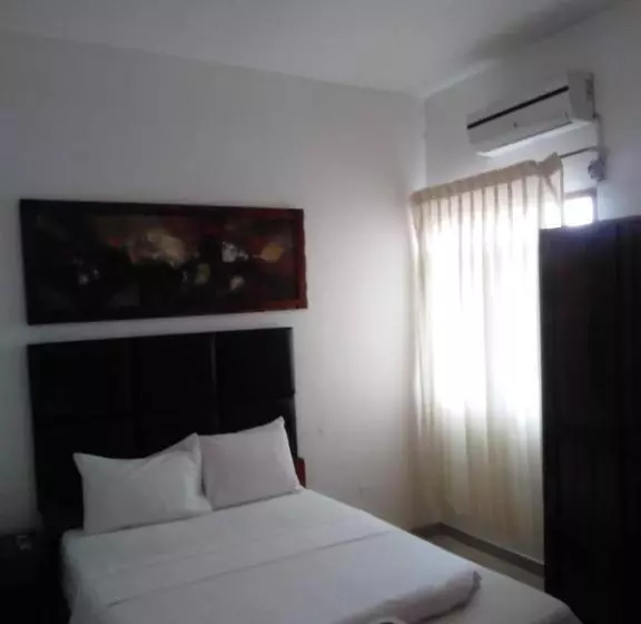 Hotel Doral Inn