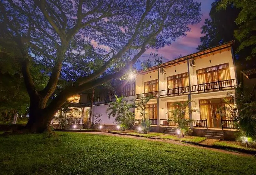 ホテル Grand Kalundawa Resort