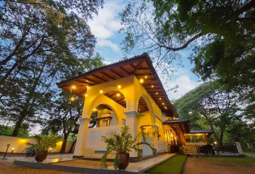 ホテル Grand Kalundawa Resort