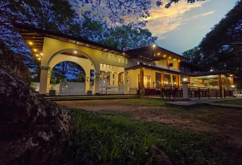 ホテル Grand Kalundawa Resort