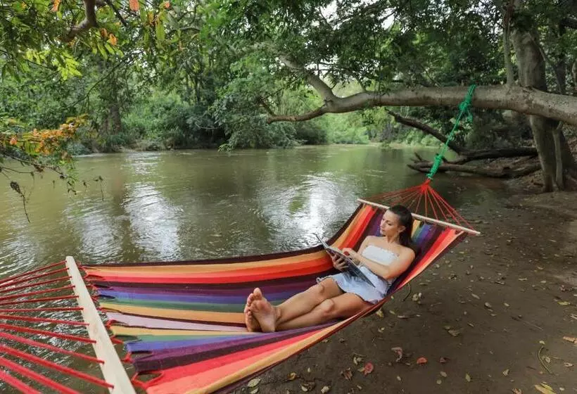 Hotelli Kalundawa Nature Resort