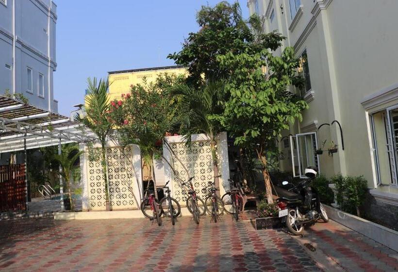 بنسيون Ahha Boutique Kampot