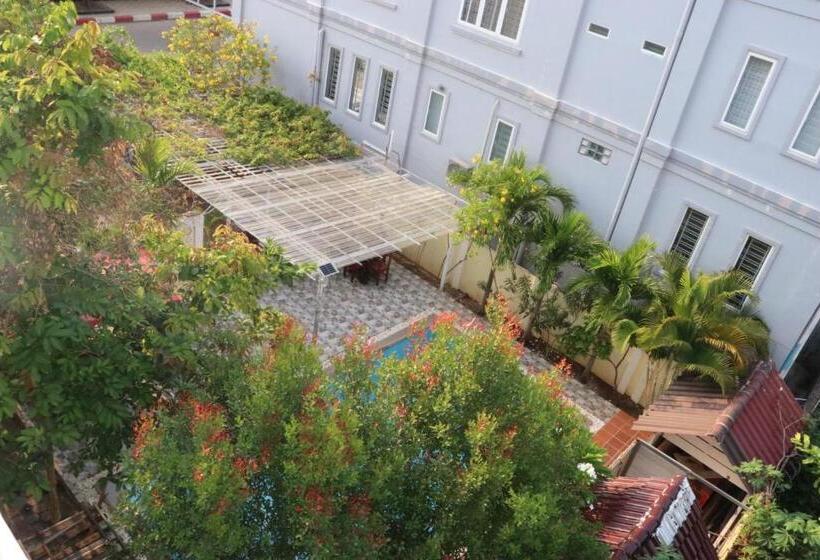 بنسيون Ahha Boutique Kampot