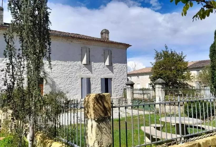 Majatalo Le Clos Des Quatre Lieues