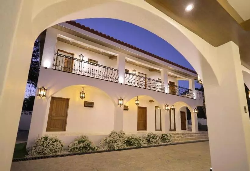 تختخواب و صبحانه Mija Casita