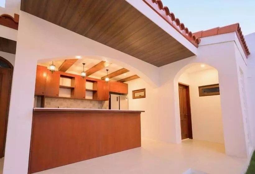 تختخواب و صبحانه Mija Casita